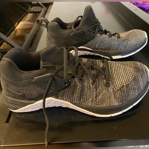 Women’s Nike Metcon Trainers Black and white Flyknit Size 8